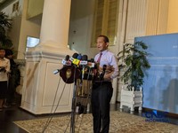 Menteri ESDM, Bahlil Lahadalia menyampaikan keterangan di Istana Kepresidenan, Jakarta, Kamis (11/6/2026). (CNBC Indonesia/Emir Yanwardhana)
