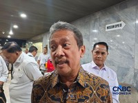 Menteri Kelautan dan Perikanan (MenKP) Sakti Wahyu Trenggono saat ditemui di kompleks parlemen, Jakarta, Kamis (11/6/2026). (CNBC Indonesia/Martyasari Rizky)