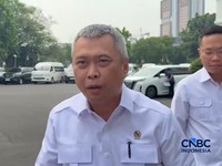 Menteri Perhubungan Dudy Purwagandhi saat tiba di Istana Negara, Jakarta, Kamis (11/6/2026). (CNBC Indonesia/Emir Yanwardhana)