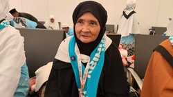 Nenek Jumaria, Buruh Tani Sebatang Kara yang Pulang Haji Bawa Sekoper Cinta