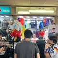 Pedagang jersey di Pasar Tanah Abang bangkit dari kubur jelang gelaran Piala Dunia 2026, Kamis (11/6/2026). (CNBC Indonesia/Elga Nurmutia)