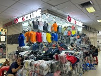 Pedagang jersey di Pasar Tanah Abang bangkit dari kubur jelang gelaran Piala Dunia 2026, Kamis (11/6/2026). (CNBC Indonesia/Elga Nurmutia)