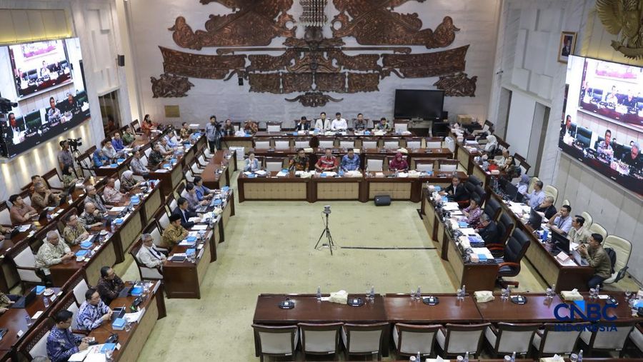 Suasana rapat kerja Komisi XI DPR RI (CNBC Indonesia/Muhammad Sabki)