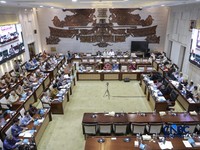 Suasana rapat kerja Komisi XI DPR RI dengan Meneku, Gubernur BI, Ketua OJK, dan Menteri PPN/Kepala Bappenas, Kamis (11/6/2026). (CNBC Indonesia/Muhammad Sabki)
