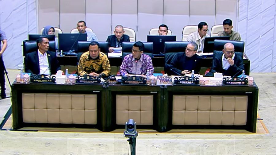 Rapat kerja Komisi XI DPR RI dengan Meneku, Gubernur BI, Ketua OJK, dan Menteri PPN/Kepala Bappenas, Kamis (11/6/2026). (YouTube/DPR RI)