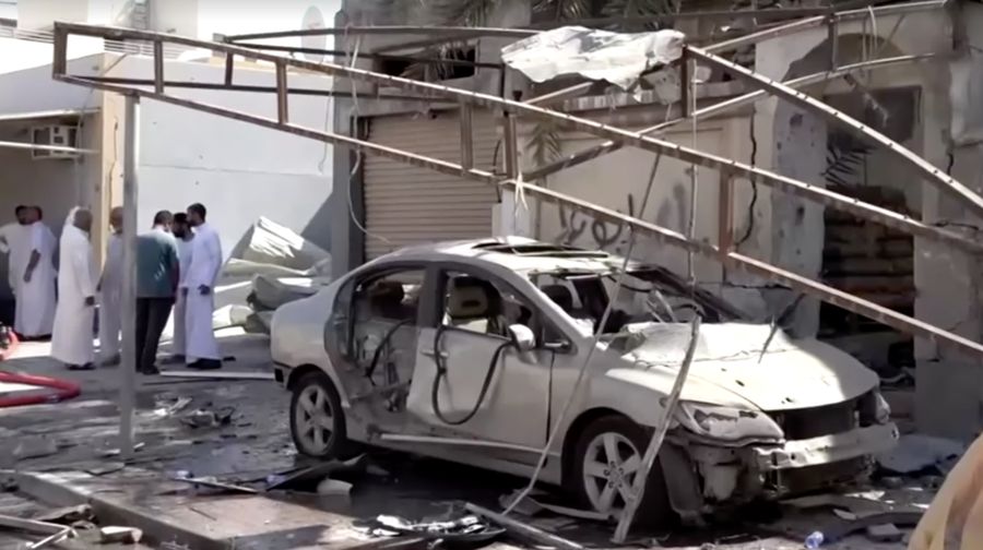 Suasana usai serangan pesawat tak berawak Iran di Bahrain, Kamis (11/6/2026). (Tangkapan Layar Video/REUTERS)