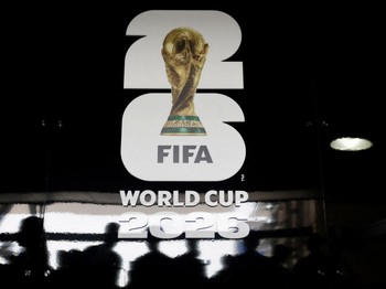 Tulisan FIFA World Cup 2026 terlihat di dalam MetLife Stadium pada tur stadion New York/New Jersey, Rabu (10/6/2026). (REUTERS/Jeenah Moon)