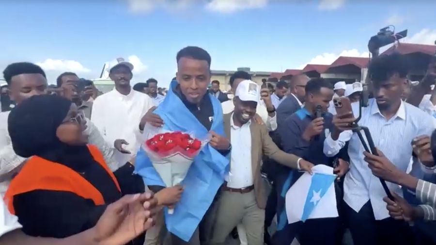 Wasit Omar Artan dari Somalia. (Tangkapan Layar Video/REUTERS)