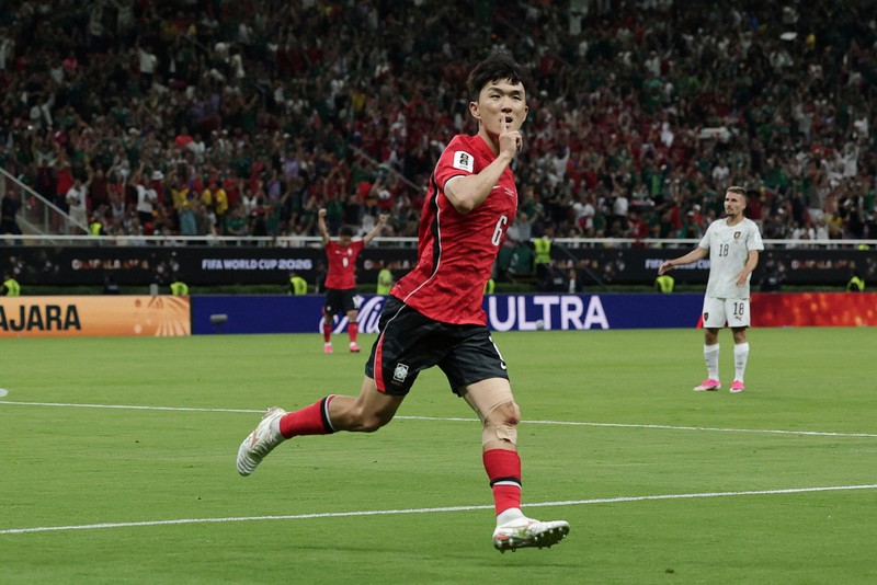 Para pemain South Korea national football team bertepuk tangan kepada para penggemar usai pertandingan melawan Czech Republic national football team pada laga Grup A FIFA World Cup 2026 di Estadio Guadalajara, Kamis (11/6/2026). (REUTERS/Amanda Perobelli)