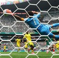 Kiper South Africa national football team, Ronwen Williams, melakukan penyelamatan saat menghadapi Mexico national football team pada laga Grup A FIFA World Cup 2026 di Estadio Azteca, Kamis (11/6/2026). (REUTERS/Kai Pfaffenbach)