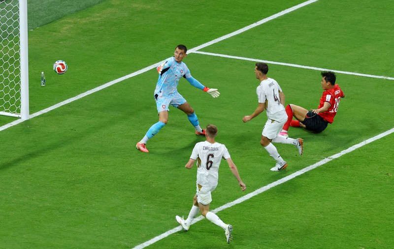 Para pemain South Korea national football team bertepuk tangan kepada para penggemar usai pertandingan melawan Czech Republic national football team pada laga Grup A FIFA World Cup 2026 di Estadio Guadalajara, Kamis (11/6/2026). (REUTERS/Amanda Perobelli)