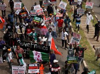 Demo Besar-Besaran Tuntut Presiden Mundur, Warga Lelah Hidup Menderita
