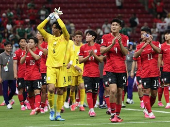 Para pemain South Korea national football team bertepuk tangan kepada para penggemar usai pertandingan melawan Czech Republic national football team pada laga Grup A FIFA World Cup 2026 di Estadio Guadalajara, Kamis (11/6/2026). (REUTERS/Amanda Perob