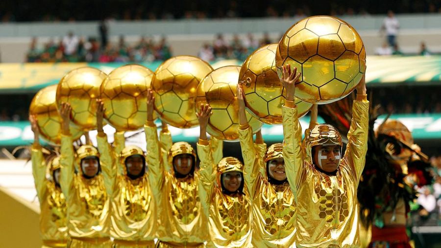 Pemandangan umum para penampil terlihat selama upacara pembukaan sebelum pertandingan Grup A FIFA World Cup 2026 antara Mexico national football team dan South Africa national football team di Estadio Azteca, Kamis (11/6/2026). (REUTERS/Hannah Mckay)