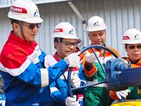 PT Pertamina Gas (Pertagas) bersama Dirjen Migas Kementerian ESDM Laode Sulaeman meresmikan operasional Pipa Gas Cisem II di Kandang Haur Timur, Jawa Barat, Sabtu (6/6/2026). (Dok. Pertagas)