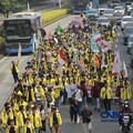 Ratusan Mahasiswa Longmarch  dari senayan menuju Bundaran HI di Jakarta, Jumat (12/6/2026). (CNBC Idonesia/Muhammad Sabki)