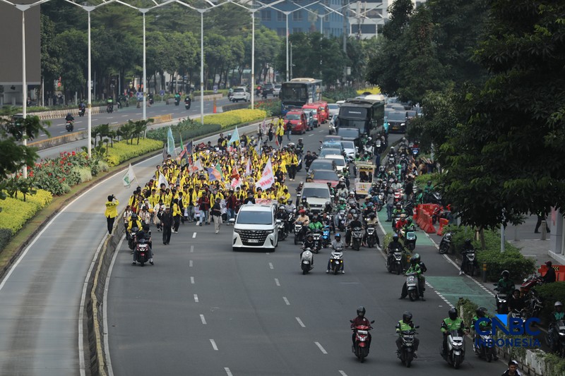 Suasana jelang demo mahasiswa di kawasan Dukuh Atas, Sudirman, Jakarta, Jumat (12/6/2026). (CNBC Indonesia/Muhammad Sabki)