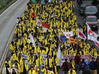 Ratusan Mahasiswa Longmarch dari senayan menuju Bundaran HI di Jakarta, Jumat (12/6/2026). (CNBC Indonesia/Tri Susilo)
