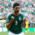 Raul Jimenez merayakan gol kedua untuk Mexico national football team saat menghadapi South Africa national football team pada laga Grup A FIFA World Cup 2026 di Estadio Azteca, Kamis (11/6/2026). (REUTERS/Pawel Kopczynski)
