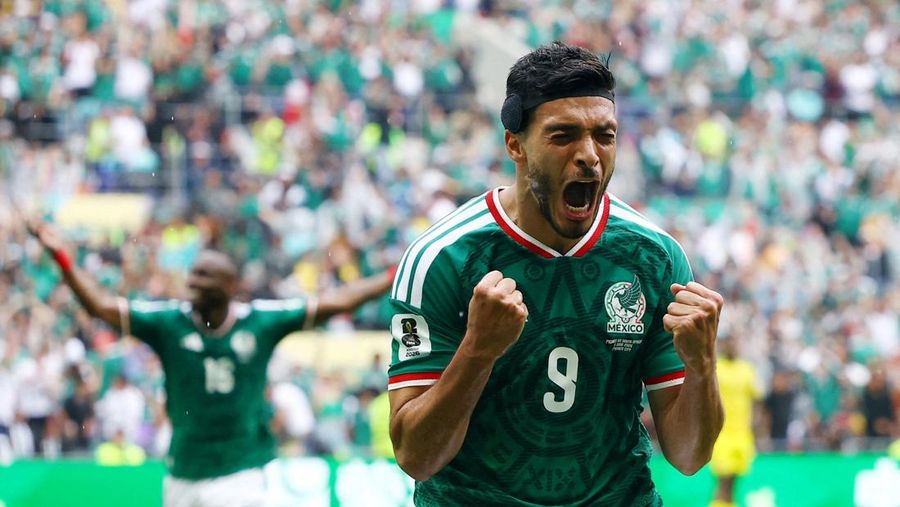 Raul Jimenez merayakan gol kedua untuk Mexico national football team saat menghadapi South Africa national football team pada laga Grup A FIFA World Cup 2026 di Estadio Azteca, Kamis (11/6/2026).