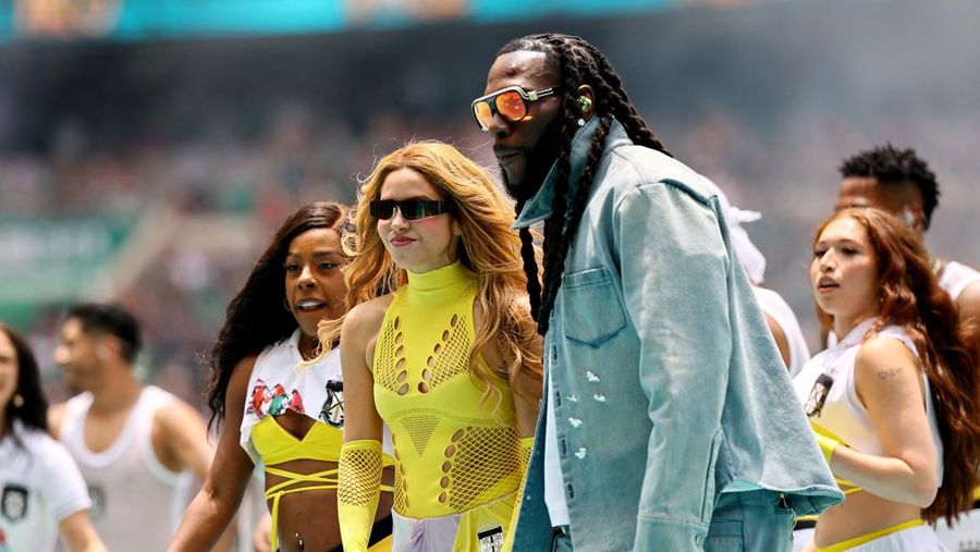 Shakira dan Burna Boy tampil dalam upacara pembukaan sebelum pertandingan Grup A FIFA World Cup 2026 antara Mexico national football team dan South Africa national football team di Estadio Azteca, Kamis (11/6/2026).