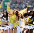 Shakira tampil dalam upacara pembukaan sebelum pertandingan Grup A FIFA World Cup 2026 antara Mexico national football team dan South Africa national football team di Estadio Azteca, Kamis (11/6/2026). (REUTERS/Kai Pfaffenbach)