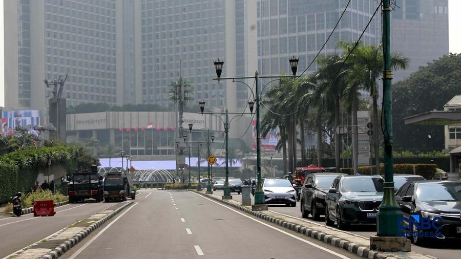 Suasana jelang demo mahasiswa di kawasan Bundaran HI, Jakarta, Jumat (12/6/2026). (CNBC Indonesia/Muhammad Sabki)