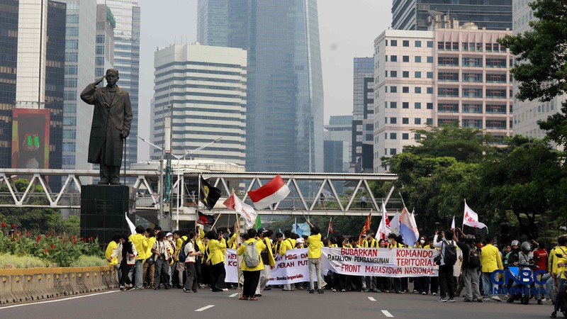 Suasana jelang demo mahasiswa di kawasan Dukuh Atas, Sudirman, Jakarta, Jumat (12/6/2026). (CNBC Indonesia/Muhammad Sabki)