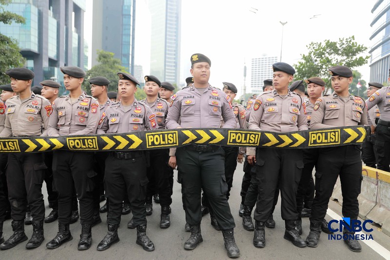 Suasana jelang demo mahasiswa di kawasan Dukuh Atas, Sudirman, Jakarta, Jumat (12/6/2026). (CNBC Indonesia/Muhammad Sabki)