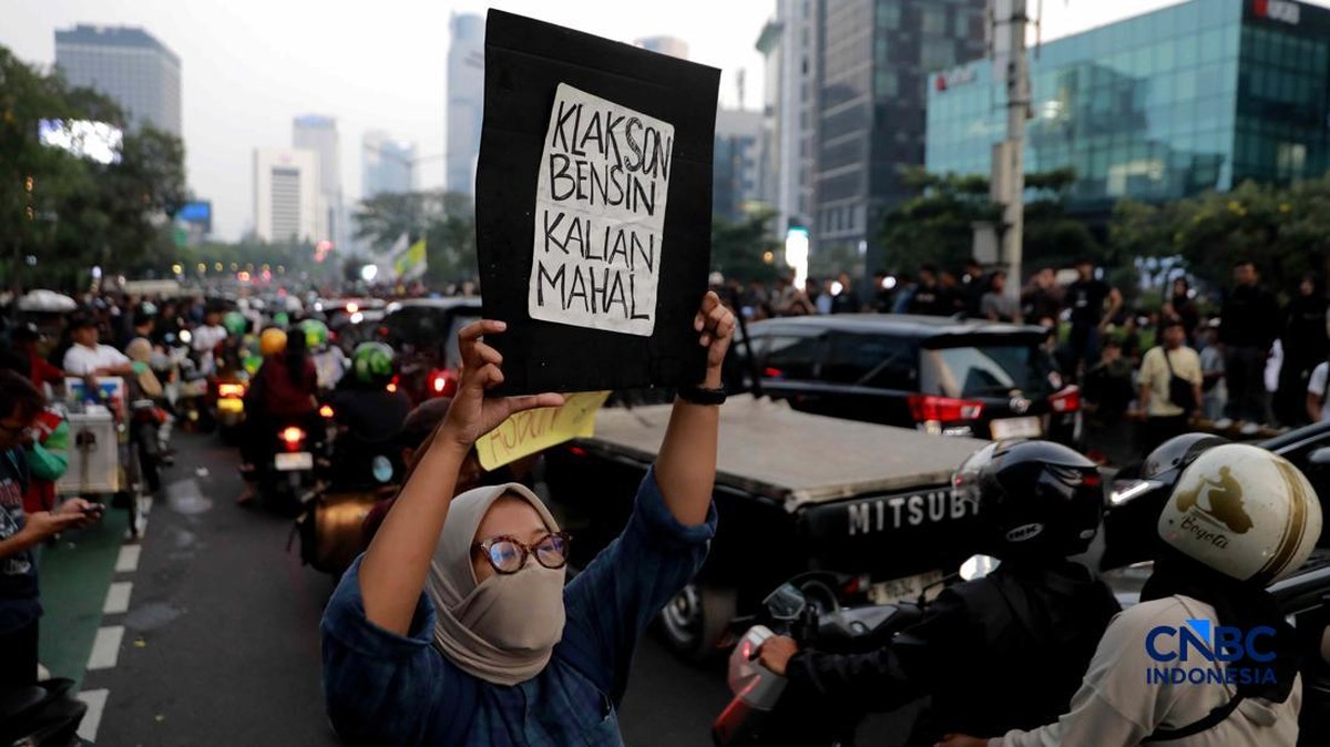 Jam Pulang Kerja Lumpuh, Macet Total Tosari-Sudirman Imbas Demo
