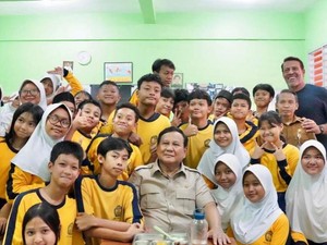 Di Balik Gerakan Nutrisi Prabowo Subianto dan Tony Robbins