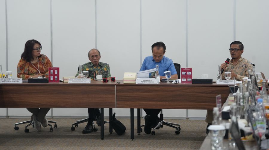 Rapat Koordinasi Pembahasan PKKPR (Persetujuan Kesesuaian Kegiatan Pemanfaatan Ruang) untuk Rencana Perluasan KEK Gresik, yang diselenggarakan di Kantor BUPP KEK Gresik (JIIPE), di Gresik, pada hari Jumat (12/06/2026). (Dok. Dewan Nasional Kawasan Ek