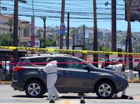 Sesosok mayat yang dibungkus kantong hitam ditemukan di area parkir sebuah pusat perbelanjaan di kota Tijuana, Meksiko, pada Jumat (12/6/2026). (Tangkapan Layar Video Reuters/)