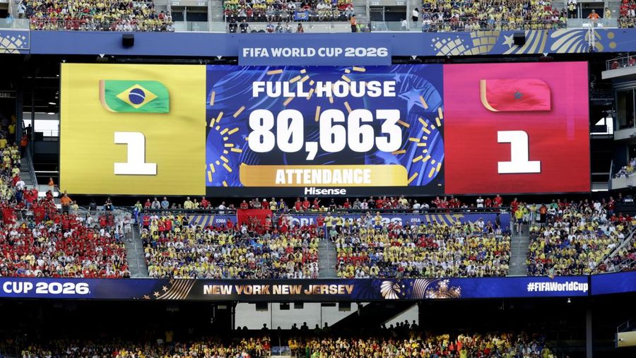 Layar besar menampilkan jumlah penonton yang hadir pada pertandingan Grup C antara Brazil national football team dan Morocco national football team di MetLife Stadium, Sabtu (13/6/2026).