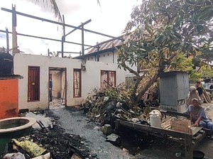 Video Terlelap, Lansia di Polman Tertimpa Plafon Saat Rumah Terbakar