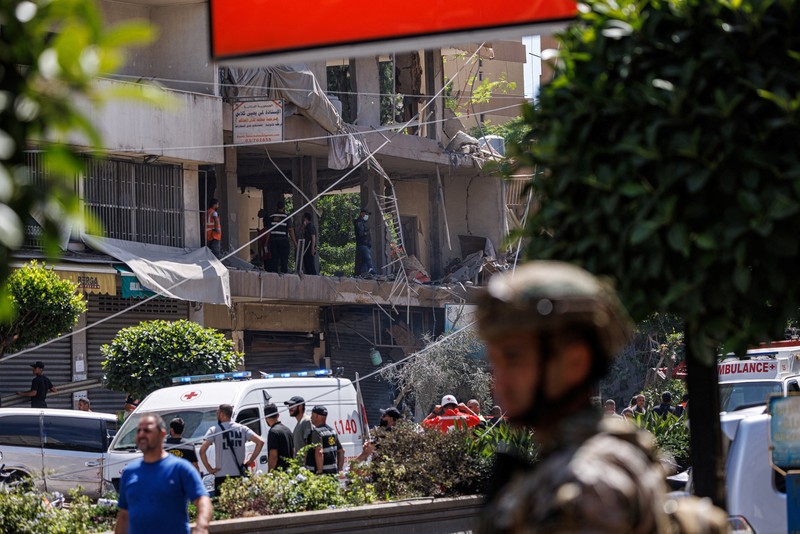 Asap mengepul dari Lebanon selatan setelah serangan Israel, seperti yang terlihat dari Nabatieh, Lebanon, 13 Juni 2026. (REUTERS/Stringer)