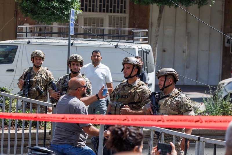 Asap mengepul dari Lebanon selatan setelah serangan Israel, seperti yang terlihat dari Nabatieh, Lebanon, 13 Juni 2026. (REUTERS/Stringer)