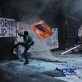 Aksi demonstrasi mahasiswa di pintu gerbang Pancasila DPR RI memanas, Senin (15/6/2026). (CNBC Indonesia/Tri Susilo)