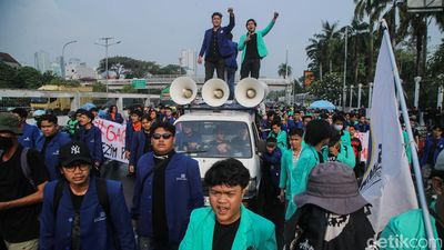 Mahasiswa Gelar Aksi di DPR