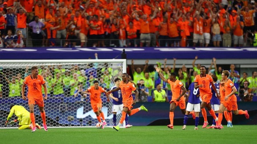 Crysencio Summerville merayakan gol kedua Belanda bersama rekan-rekan setimnya dalam pertandingan Grup F Piala Dunia FIFA 2026 antara Belanda dan Jepang di Dallas Stadium, Arlington, Texas, Amerika Serikat, Minggu (14/6/2026).