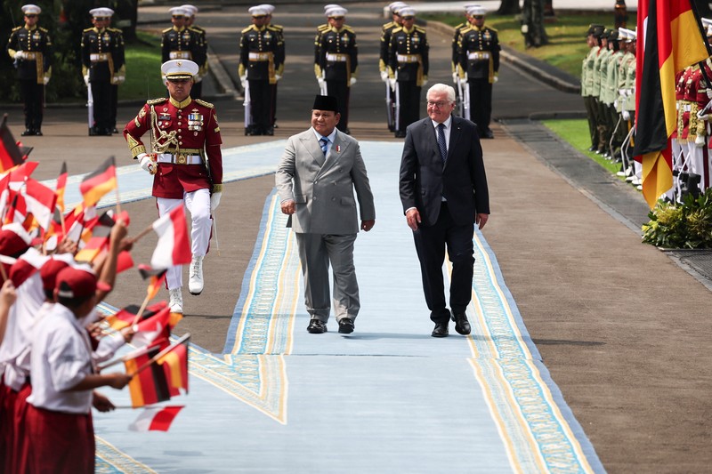 Indonesian President Prabowo Subianto and German President Frank-Walter Steinmeier walk during a welcoming ceremony upon their meeting at the Merdeka Palace in Jakarta, Indonesia, June 15, 2026. REUTERS/Willy Kurniawan