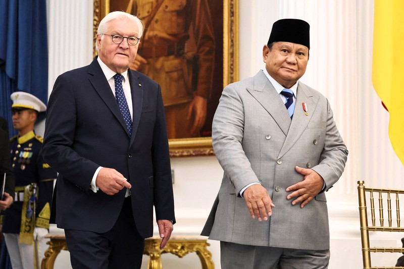 Indonesian President Prabowo Subianto and German President Frank-Walter Steinmeier walk during a welcoming ceremony upon their meeting at the Merdeka Palace in Jakarta, Indonesia, June 15, 2026. REUTERS/Willy Kurniawan