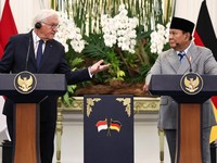 German President Frank-Walter Steinmeier speaks as Indonesian President Prabowo Subianto looks on during a press conference following their meeting at the Merdeka Palace in Jakarta, Indonesia, June 15, 2026. REUTERS/Willy Kurniawan