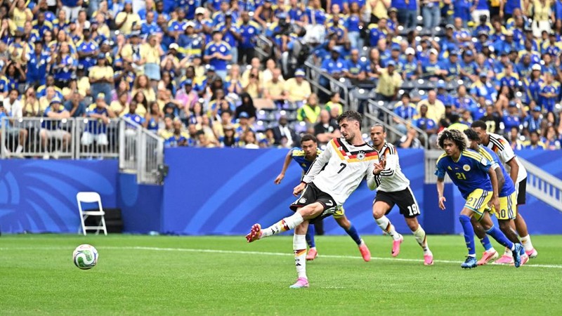 Kai Havertz mencetak gol ketiga Jerman melalui titik penalti dalam laga Grup E Piala Dunia FIFA 2026 antara Jerman dan Curaçao di Houston Stadium, Houston, Texas, Amerika Serikat, Minggu (14/6/2026).