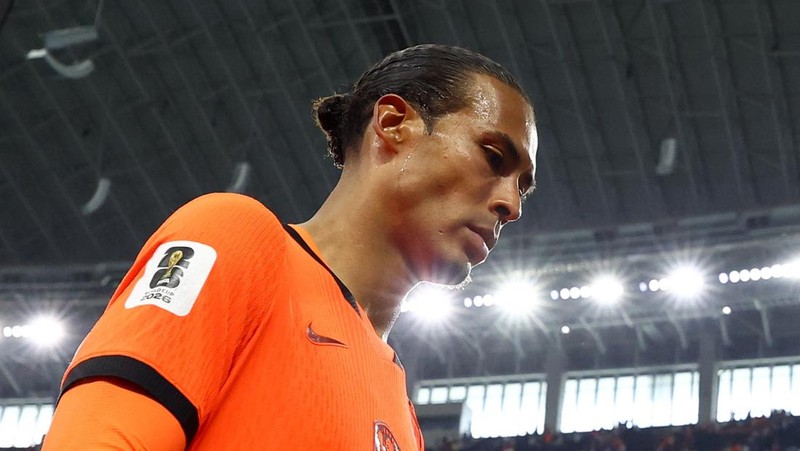 Kapten Belanda, Virgil van Dijk, meninggalkan lapangan dengan ekspresi kecewa setelah pertandingan Grup F Piala Dunia FIFA 2026 antara Belanda dan Jepang berakhir imbang di Dallas Stadium, Arlington, Texas, Amerika Serikat, Minggu (14/6/2026). ()REUT