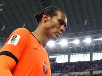 Kapten Belanda, Virgil van Dijk, meninggalkan lapangan dengan ekspresi kecewa setelah pertandingan Grup F Piala Dunia FIFA 2026 antara Belanda dan Jepang berakhir imbang di Dallas Stadium, Arlington, Texas, Amerika Serikat, Minggu (14/6/2026). ()REUT