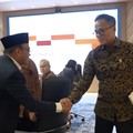 Kepala BP BUMN sekaligus COO Danantara Indonesia, Dony Oskaria, menggelar rapat bersama Komisaris Utama dan Direktur Utama Himbara, Senin (15/6/2026). (Tangkapan Layar Instagram)