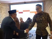 Kepala BP BUMN sekaligus COO Danantara Indonesia, Dony Oskaria, menggelar rapat bersama Komisaris Utama dan Direktur Utama Himbara, Senin (15/6/2026). (Tangkapan Layar Instagram)