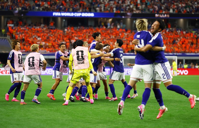 Kapten Belanda, Virgil van Dijk, meninggalkan lapangan dengan ekspresi kecewa setelah pertandingan Grup F Piala Dunia FIFA 2026 antara Belanda dan Jepang berakhir imbang di Dallas Stadium, Arlington, Texas, Amerika Serikat, Minggu (14/6/2026). ()REUTERS/Hannah Mckay)