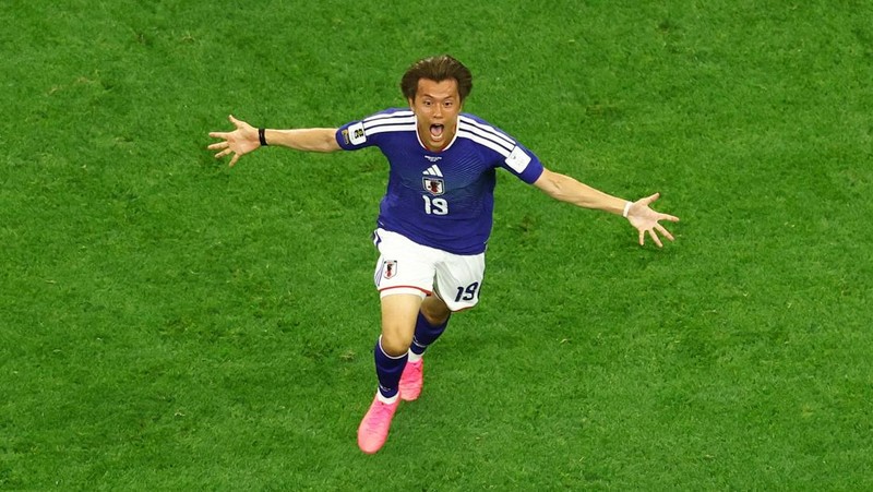 Koki Ogawa dari Jepang merayakan gol kedua timnya yang dicetak oleh Daichi Kamada dalam laga Grup F Piala Dunia FIFA 2026 antara Belanda dan Jepang di Dallas Stadium, Arlington, Texas, Amerika Serikat, Minggu (14/6/2026).